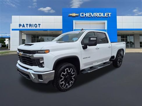 Used 2025 Chevrolet Silverado 2500 LT w/ Convenience Package AWD/4WD image 6