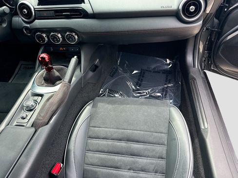 Used 2022 MAZDA MX-5 Miata Grand Touring w/ Weather Package RWD image 16