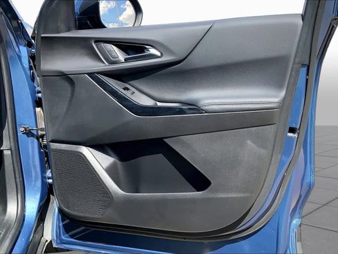 Used 2025 Chevrolet Equinox LT FWD image 23