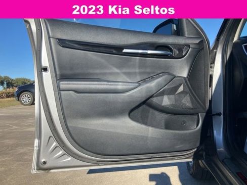 Used 2023 Kia Seltos S w/ Navigation Package image 23