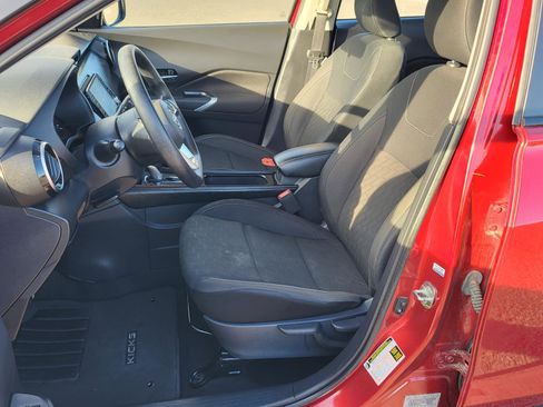 Used 2024 Nissan Kicks SV image 17