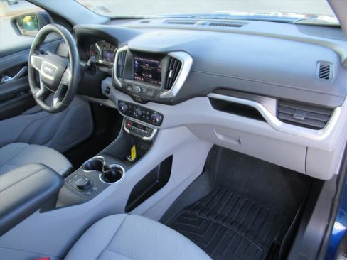 Used 2023 GMC Terrain SLE w/ Driver Convenience Package image 11