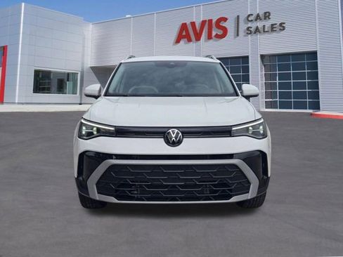 Used 2025 Volkswagen Taos SE AWD/4WD image 2