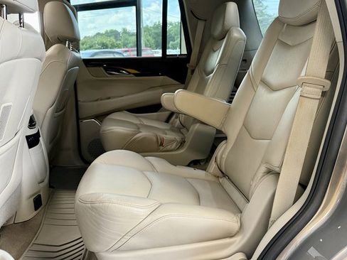 Used 2017 Cadillac Escalade Luxury image 17