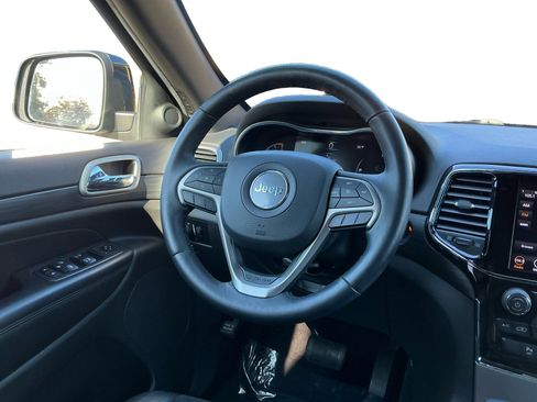 Used 2019 Jeep Grand Cherokee Altitude image 11