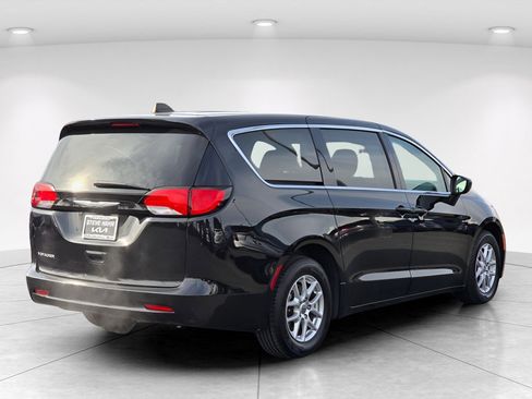 Used 2023 Chrysler Voyager LX FWD image 6