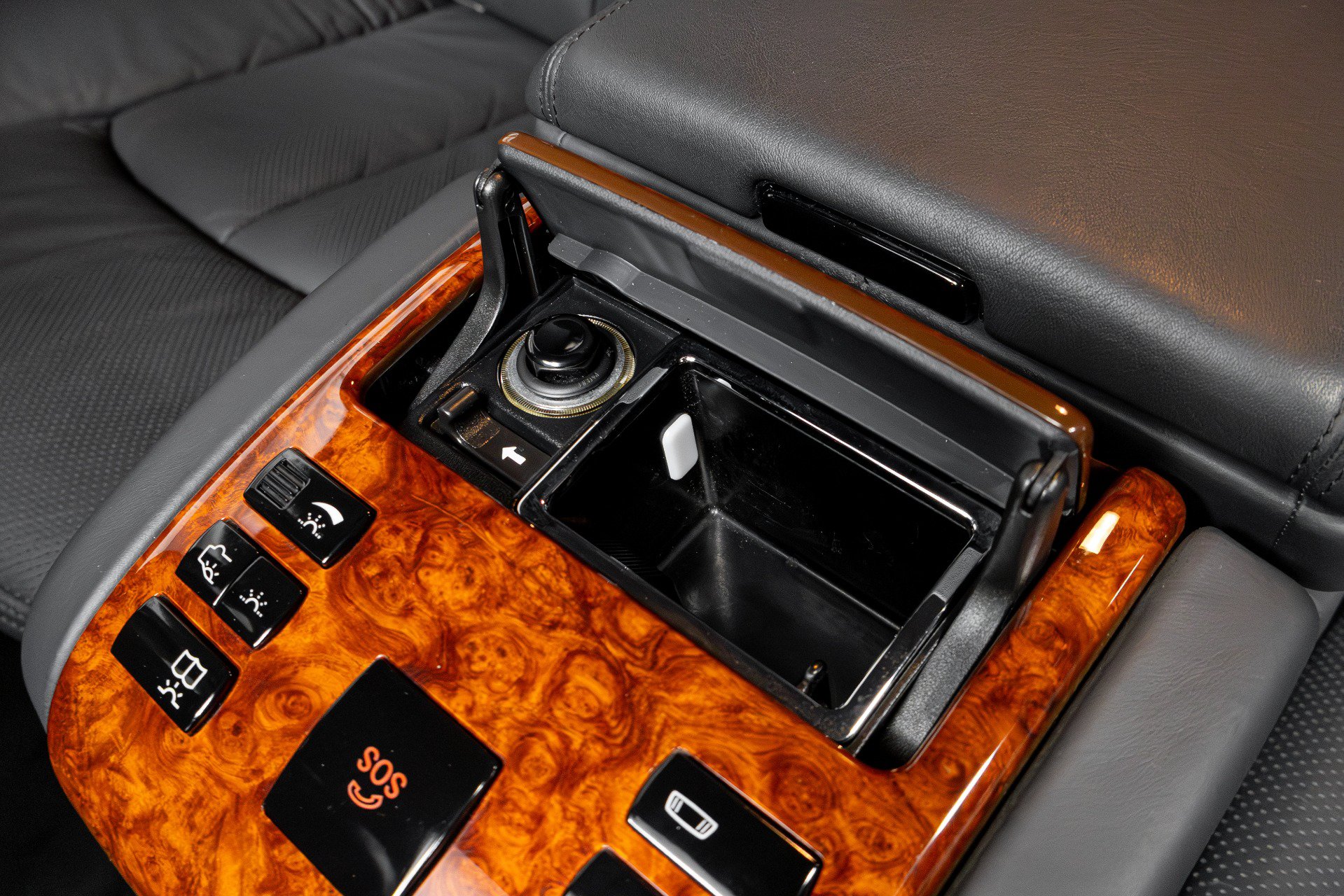 Used 2004 Maybach 57 RWD image 30