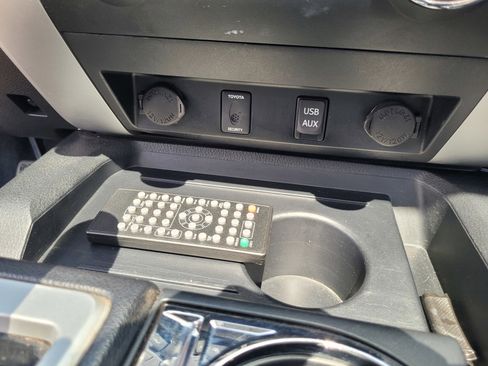 Used 2016 Toyota Tundra Limited w/ Limited Premium Package image 19