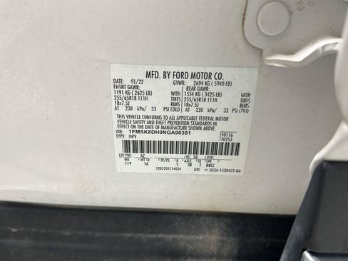 Used 2022 Ford Explorer XLT w/ Equipment Group 202A AWD/4WD image 32