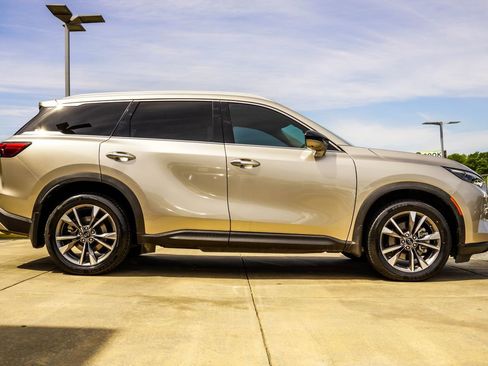 Used 2023 INFINITI QX60 Luxe w/ Cargo Package AWD/4WD image 6