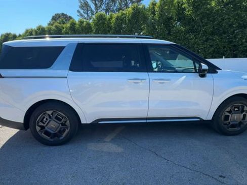 Used 2026 Kia Carnival SX FWD image 9