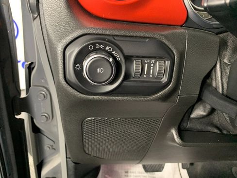Used 2018 Jeep Wrangler Unlimited Rubicon w/ Cold Weather Group AWD/4WD image 16