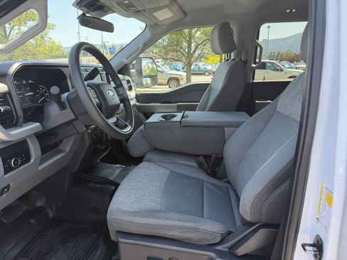 Used 2024 Ford F350 XLT AWD/4WD image 9