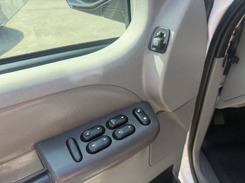 Used 2003 Ford Explorer Sport Trac XLT RWD image 15