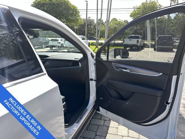 Used 2024 Cadillac XT6 Luxury w/ LPO, Floor Liner Package FWD image 23
