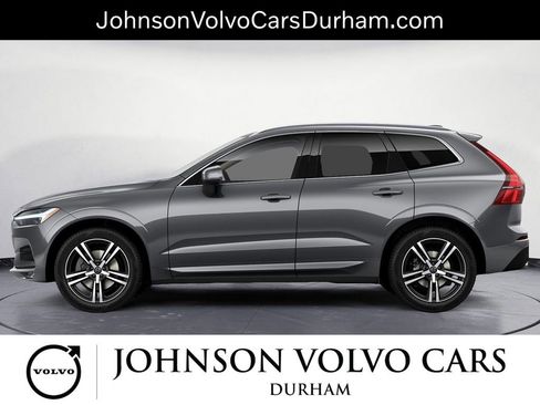 Used 2021 Volvo XC60 T5 Momentum w/ Premium Package image 3