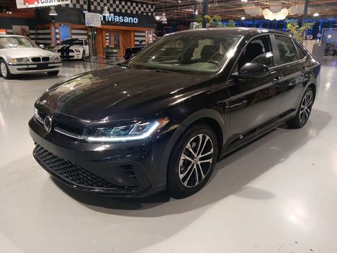Used 2025 Volkswagen Jetta Sport FWD image 8