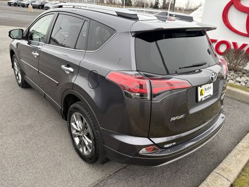 Used 2017 Toyota RAV4 Limited image 5