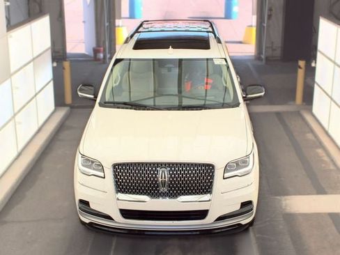 Used 2022 Lincoln Navigator L Reserve AWD/4WD image 4