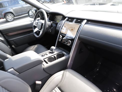 New 2026 Land Rover Discovery Dynamic SE AWD/4WD image 13