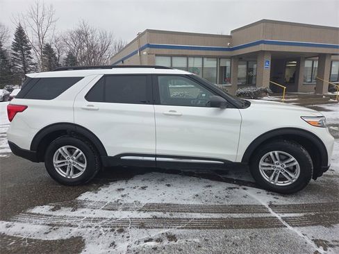Certified 2022 Ford Explorer XLT w/ Equipment Group 202A image 16
