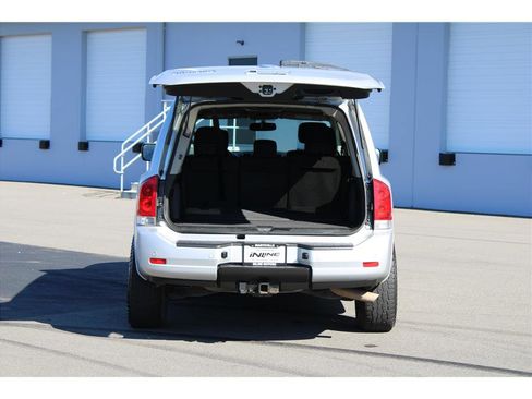 Used 2015 Nissan Armada SV image 44