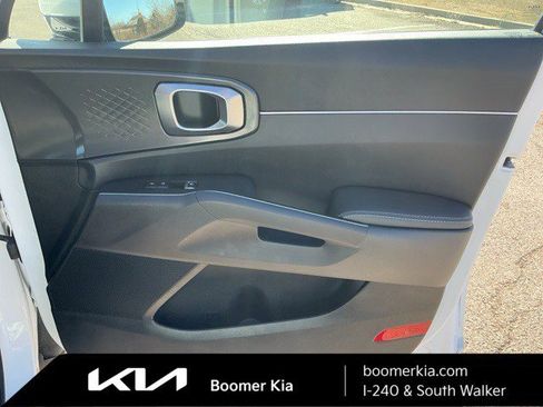 Certified 2025 Kia Sorento S w/ Panoramic Sunroof Package image 10
