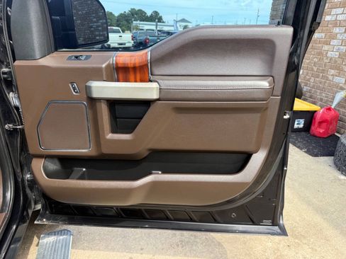 Used 2016 Ford F150 King Ranch w/ Equipment Group 601A Luxury RWD image 27