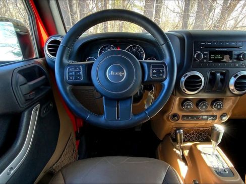 Used 2016 Jeep Wrangler Sahara w/ Connectivity Group AWD/4WD image 6