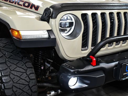 Used 2020 Jeep Gladiator Rubicon w/ Dual Top Group AWD/4WD image 59