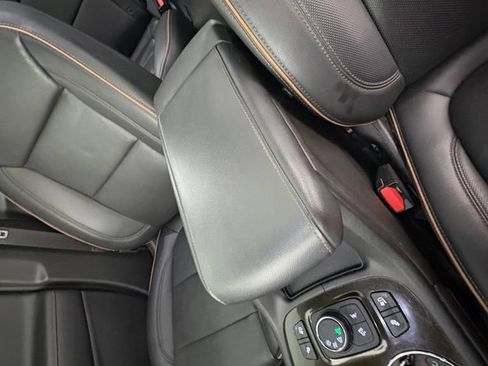 Used 2022 GMC Acadia AT4 w/ Preferred Package AWD/4WD image 36