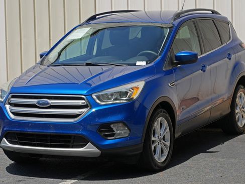 Used 2017 Ford Escape SE w/ Equipment Group 201A AWD/4WD image 39