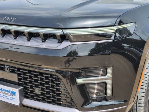 New 2026 Jeep Grand Wagoneer L Limited AWD/4WD image 5