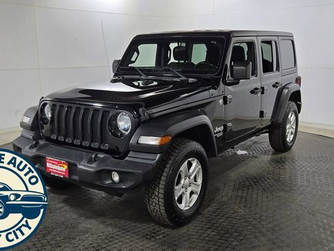 Used 2021 Jeep Wrangler Unlimited Sport AWD/4WD image 3