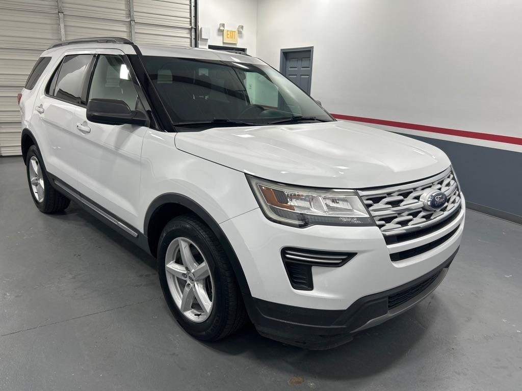 Used 2019 Ford Explorer XLT FWD image 2