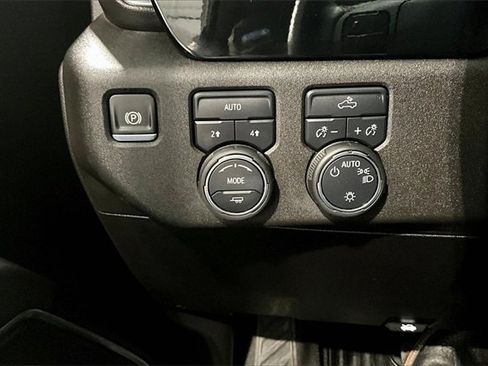 Used 2025 Chevrolet Silverado 1500 LT image 17