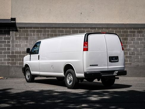 Used 2024 Chevrolet Express 2500 Extended w/ Driver Convenience Package RWD image 4