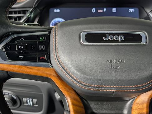 Used 2025 Jeep Grand Cherokee Summit AWD/4WD image 37