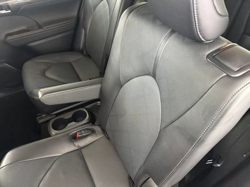 Used 2024 Toyota Highlander Platinum AWD/4WD image 24