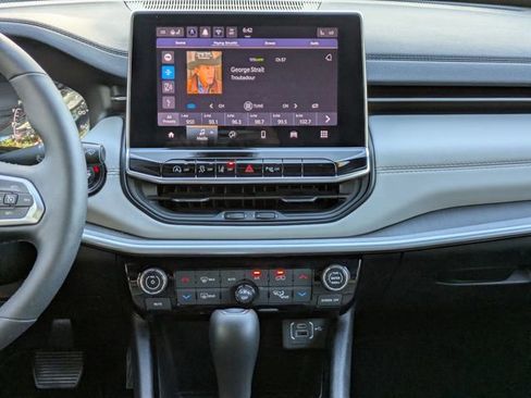 Used 2025 Jeep Compass Limited image 20