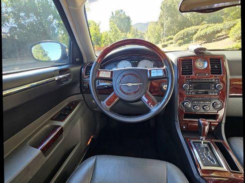 Used 2005 Chrysler 300 Touring image 32