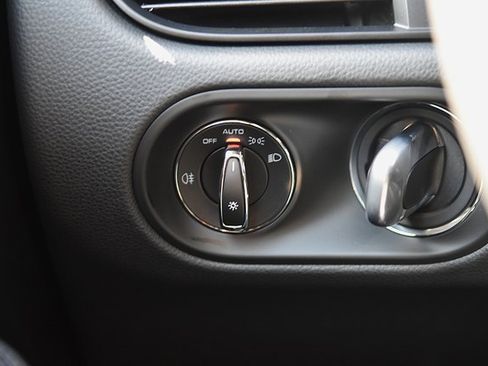 Certified 2025 Porsche Macan image 35