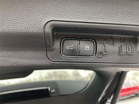 Used 2020 Ford Explorer XLT w/ Equipment Group 202A image 34