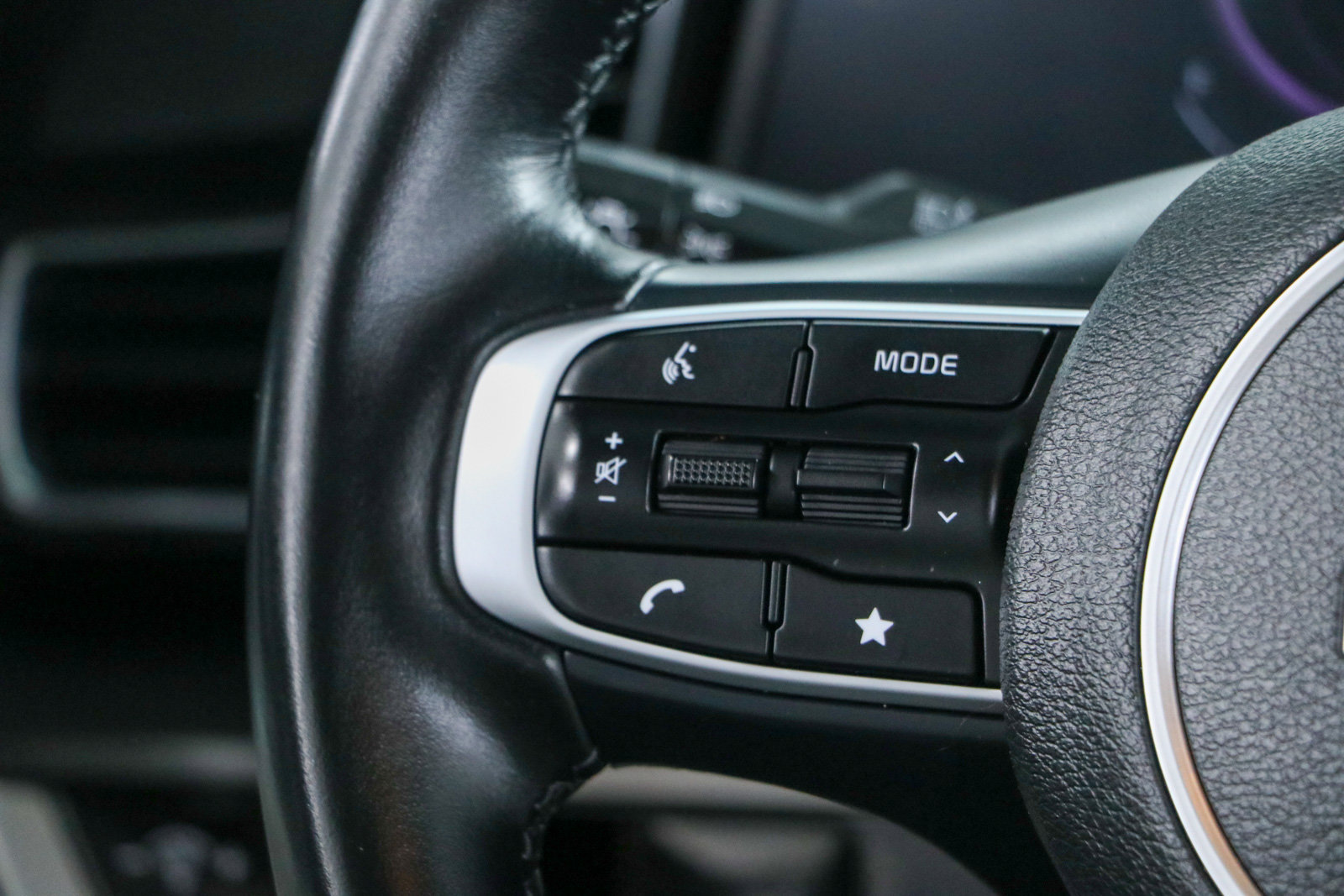 Used 2024 Kia Sportage EX AWD/4WD image 13