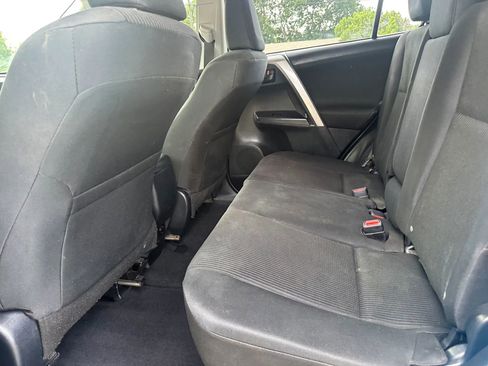 Used 2018 Toyota RAV4 LE FWD image 15