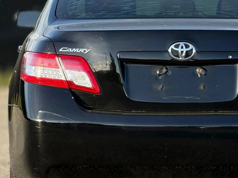 Used 2010 Toyota Camry LE FWD image 13
