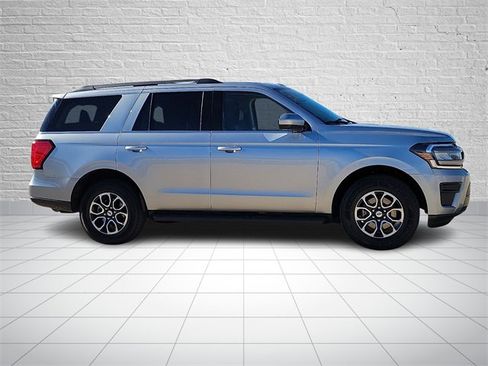 Used 2024 Ford Expedition XLT image 5