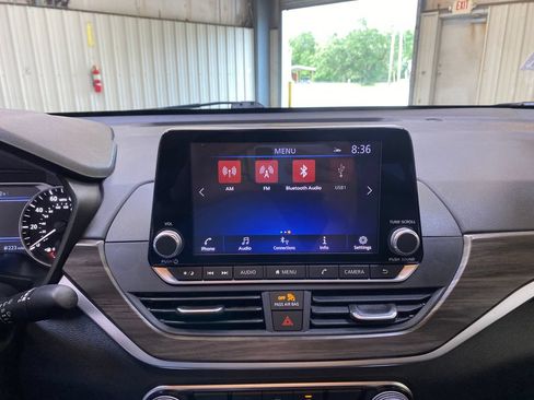 Used 2025 Nissan Altima 2.5 SV FWD image 37
