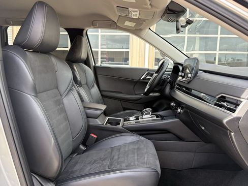 Used 2024 Mitsubishi Outlander AWD image 29