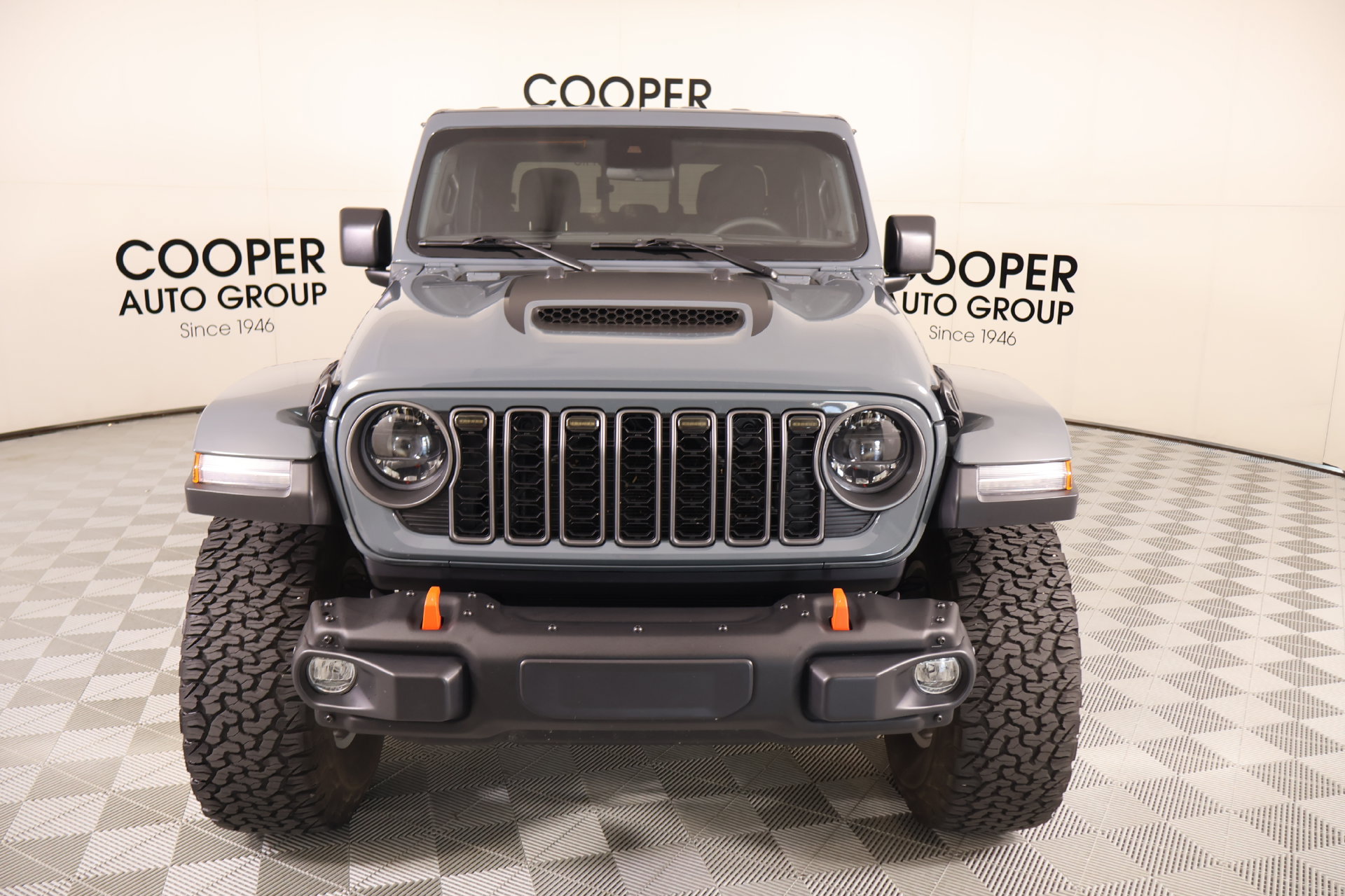 Used 2025 Jeep Gladiator Mojave w/ Steel Bumper Group AWD/4WD image 8